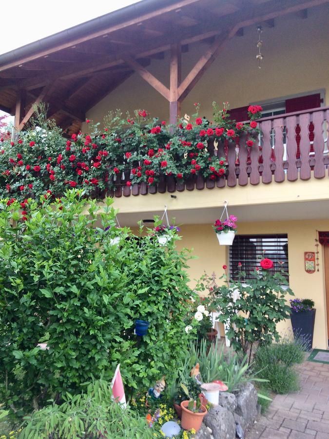 Mona'S Sleep & Go Bed & Breakfast Buren  Luaran gambar